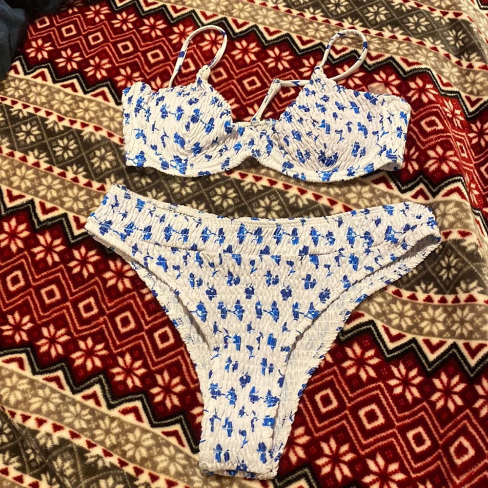 White and blue floral bathing suit bikini set